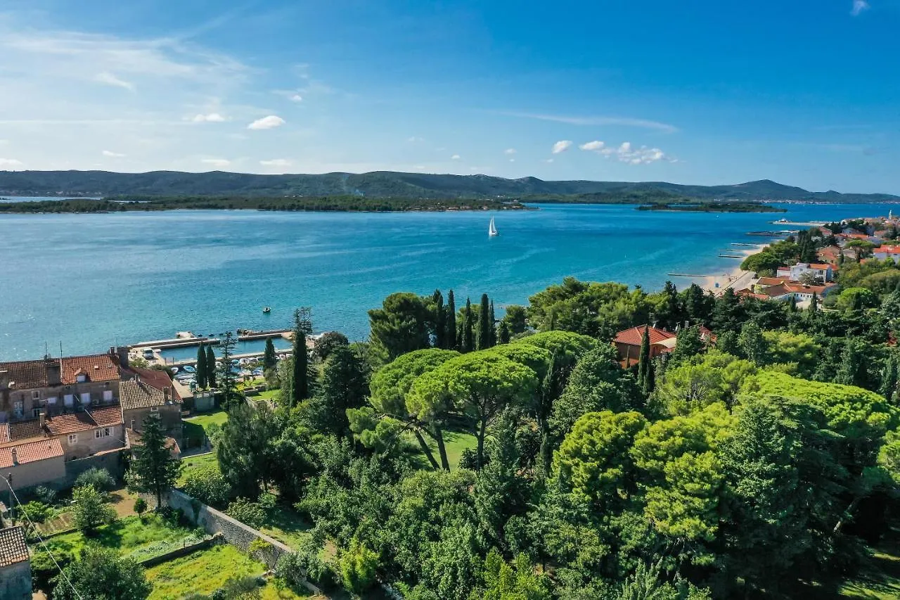 Guest house Apartment And Rooms Santini Sveti Filip i Jakov
