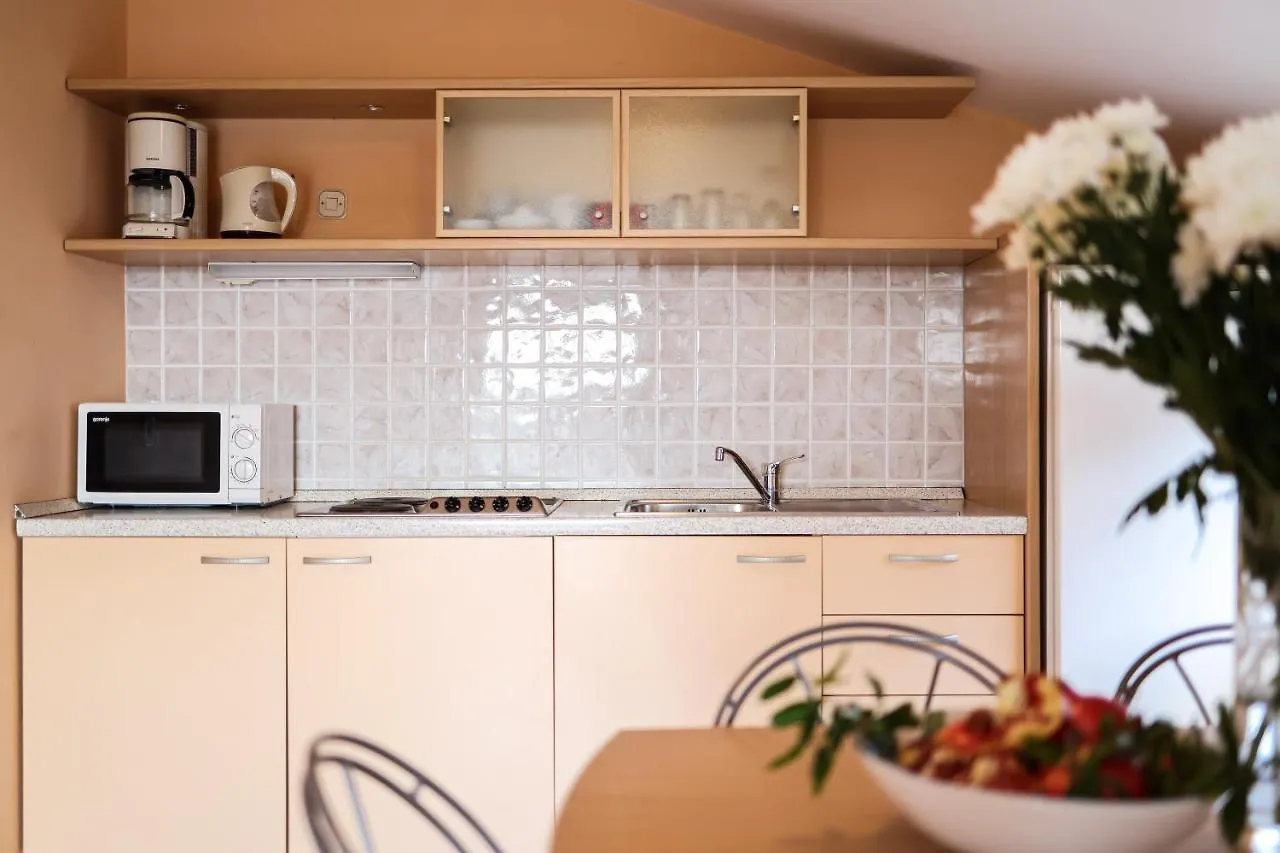 סבטי פיליפ אי ג'קוב Apartment And Rooms Santini קרואטיה