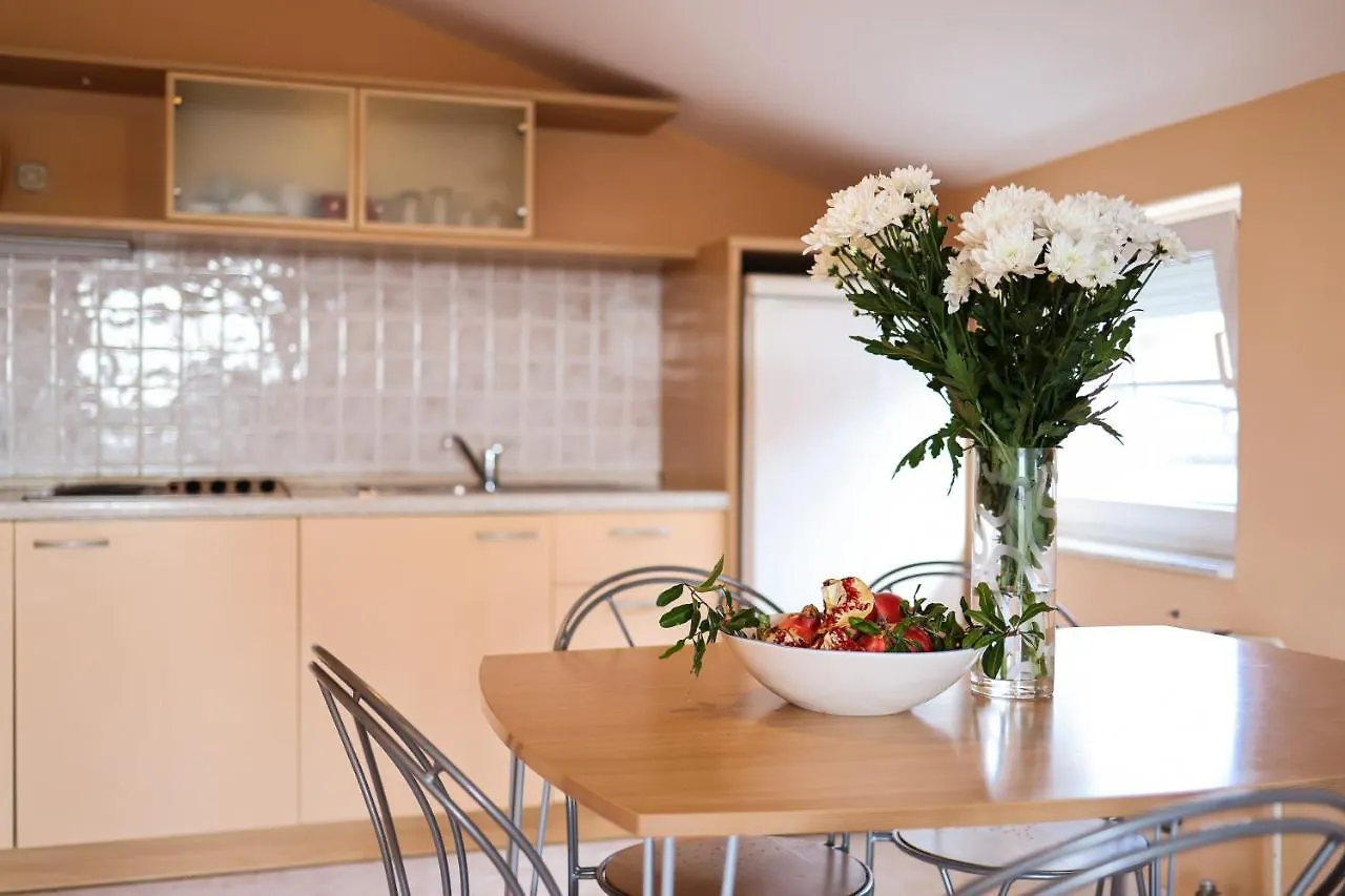 סבטי פיליפ אי ג'קוב Apartment And Rooms Santini סבטי פיליפ אי ג'קוב
