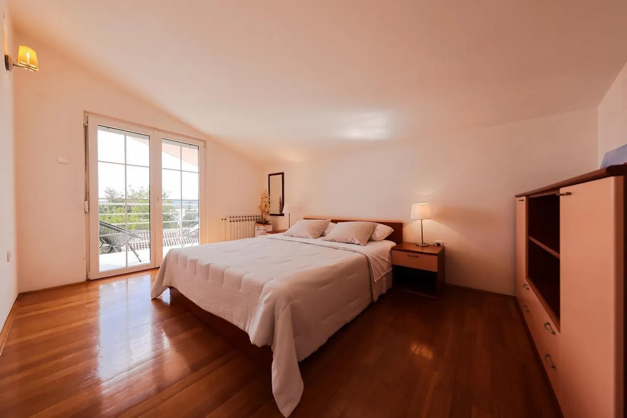 סבטי פיליפ אי ג'קוב Apartment And Rooms Santini קרואטיה