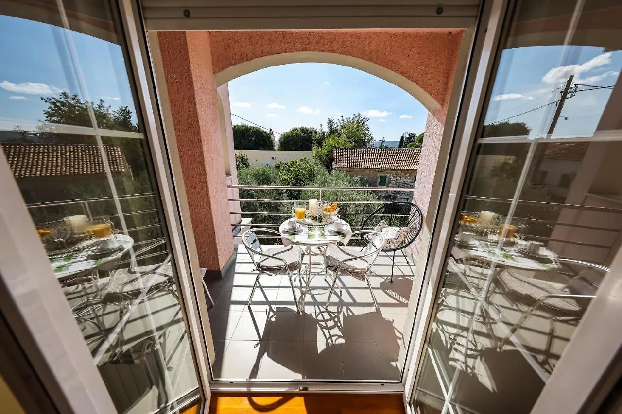 Apartment And Rooms Santini Sveti Filip i Jakov 0*,