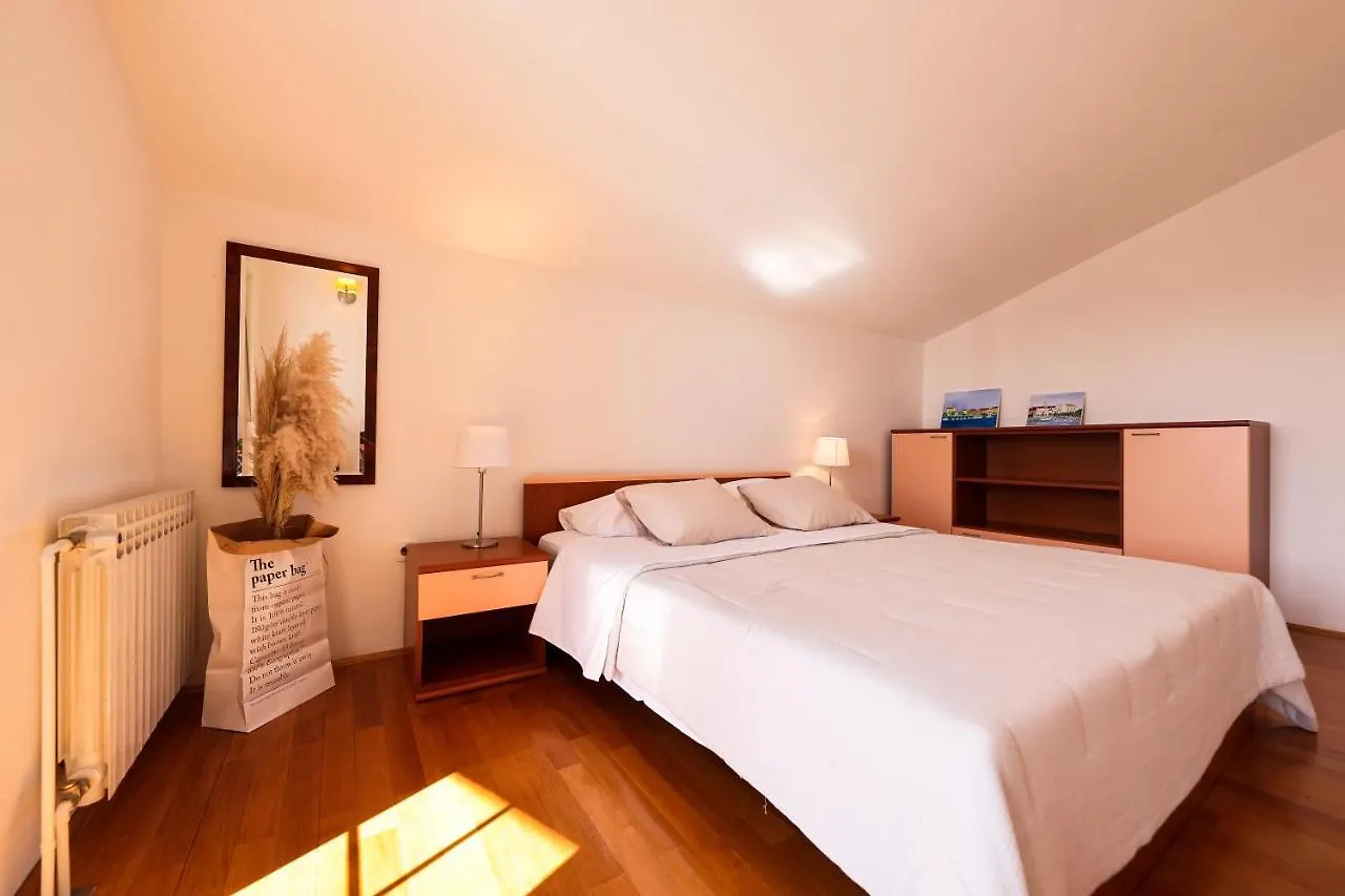 Apartment And Rooms Santini Sveti Filip i Jakov Horvátország