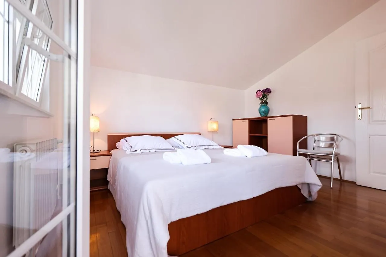 Vendégház Apartment And Rooms Santini Sveti Filip i Jakov