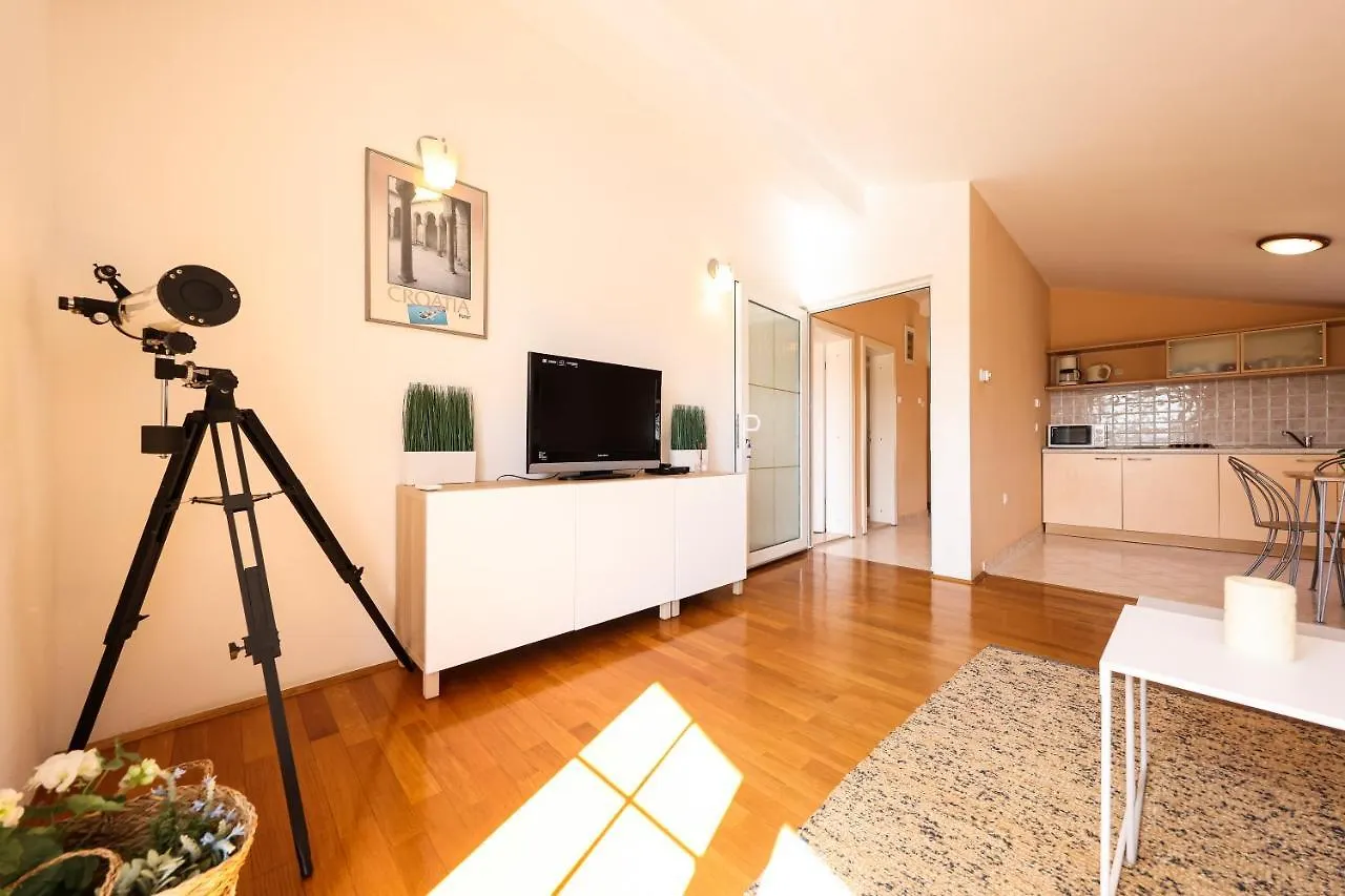 Apartment And Rooms Santini Sveti Filip i Jakov