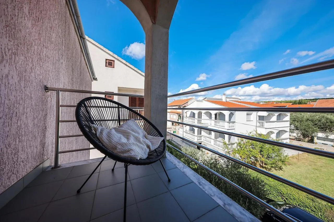 Apartment And Rooms Santini Sveti Filip i Jakov